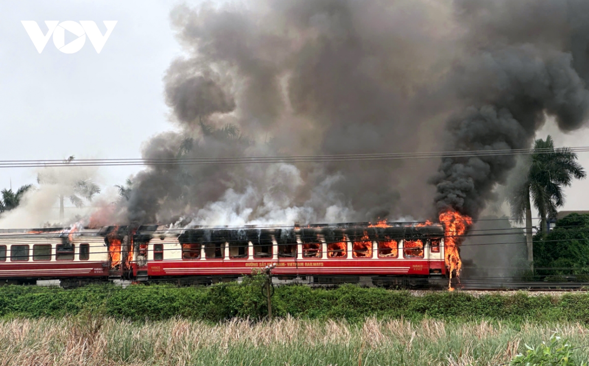 Hanoi–Hai Phong passenger train catches fire, no casualties reported